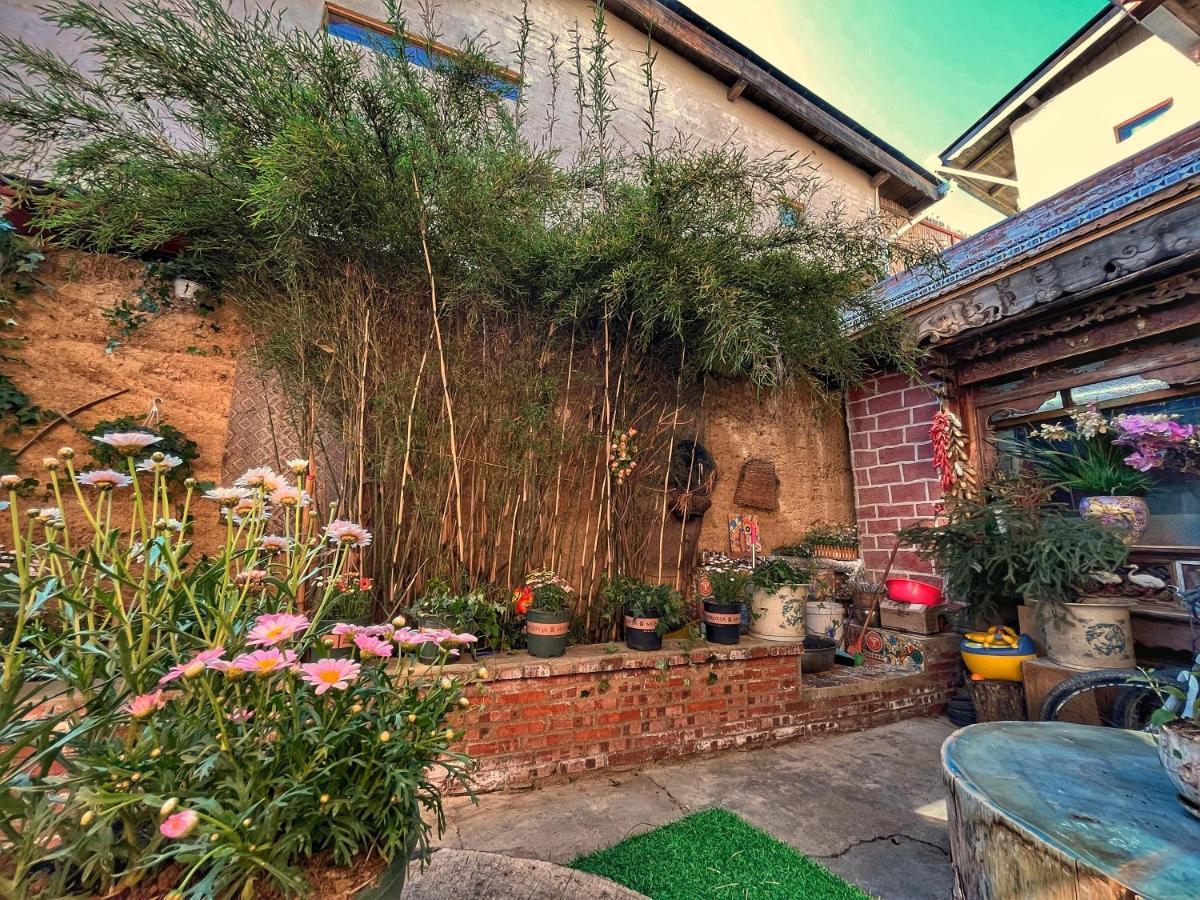 Tavern Hostel仁和客栈 Shangri-La Luaran gambar