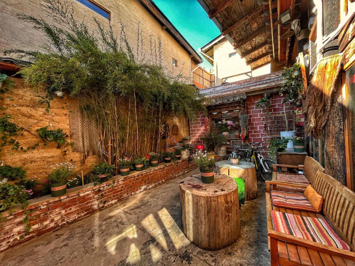 Tavern Hostel仁和客栈 Shangri-La Luaran gambar