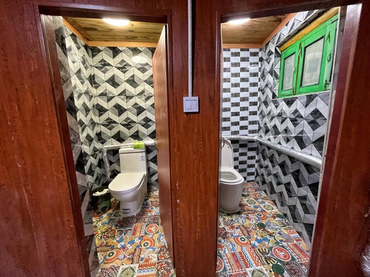 Tavern Hostel仁和客栈 Shangri-La Luaran gambar