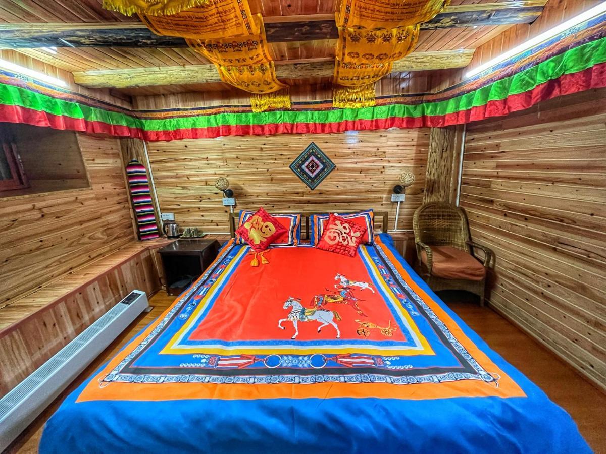 Tavern Hostel仁和客栈 Shangri-La Luaran gambar