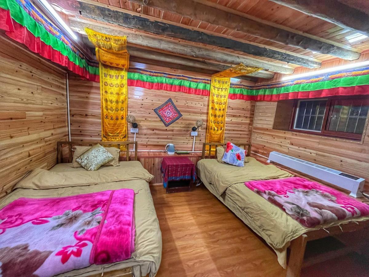 Tavern Hostel仁和客栈 Shangri-La Luaran gambar