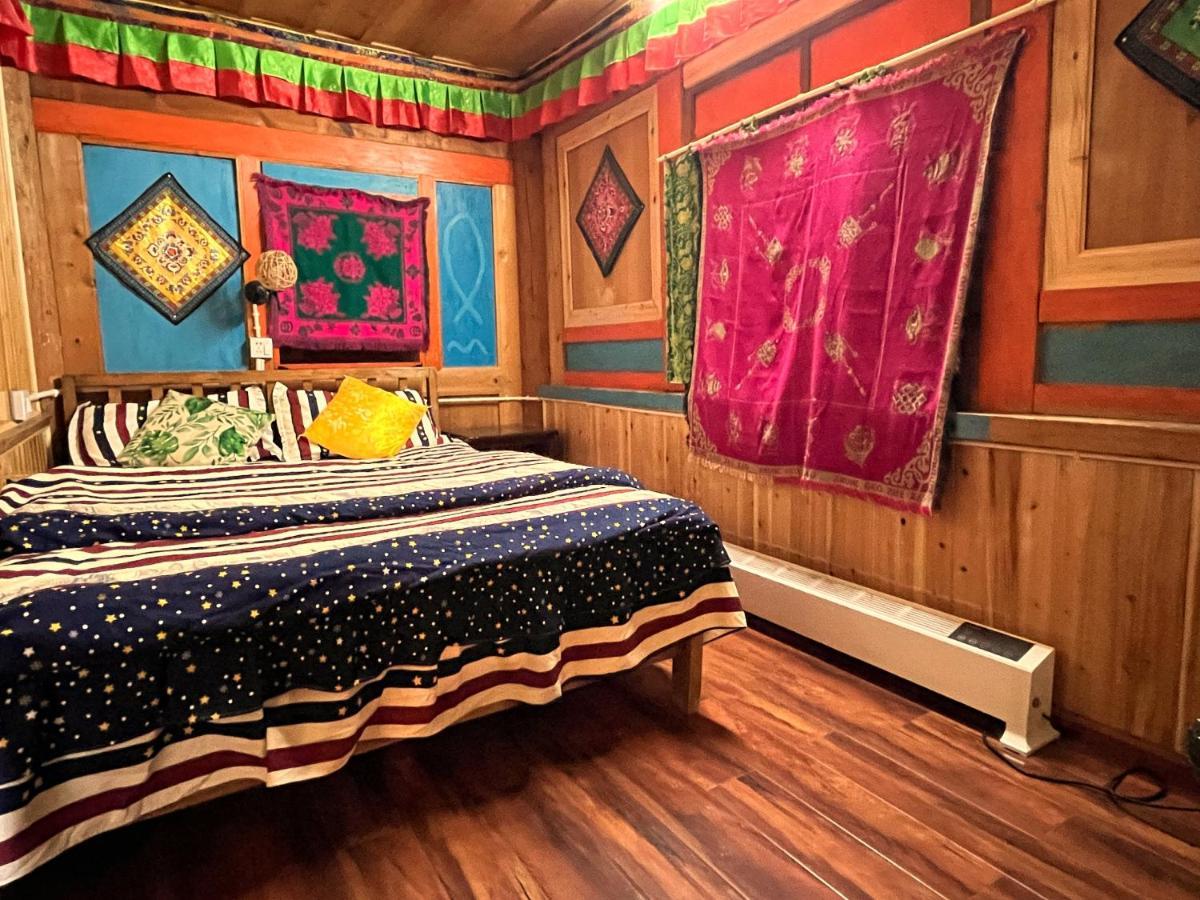 Tavern Hostel仁和客栈 Shangri-La Luaran gambar